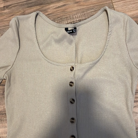 SHEIN Women’s Tan Button up crop top Size XS - Picture 2 of 2